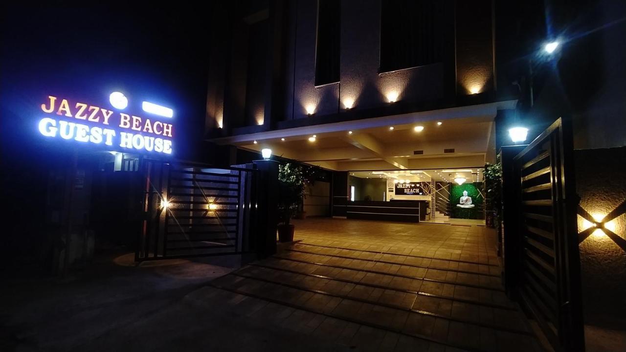 Jazzy Beach Guest House 비사카파트남 외부 사진